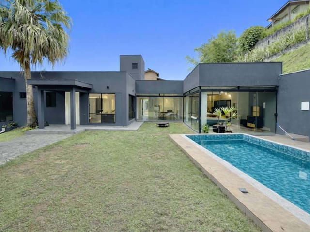 Casa com 812m² 4 quartos e 5 banheiros, à venda, no bairro Jardim Indaiá em Embu das Artes