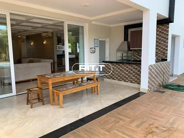 Casa com 562m² 4 quartos e 5 banheiros, para alugar, no bairro Chácaras Silvania em Valinhos