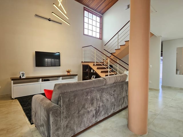 Casa com 300m² 3 quartos e 3 banheiros, à venda, no bairro Jardim San Marino em São José dos Campos