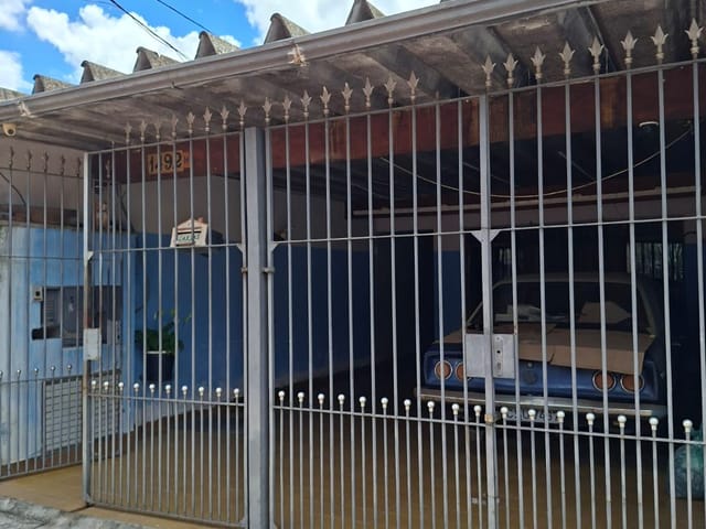 Casa com 250m² 3 quartos e 1 banheiro, à venda, no bairro Quitauna em Osasco