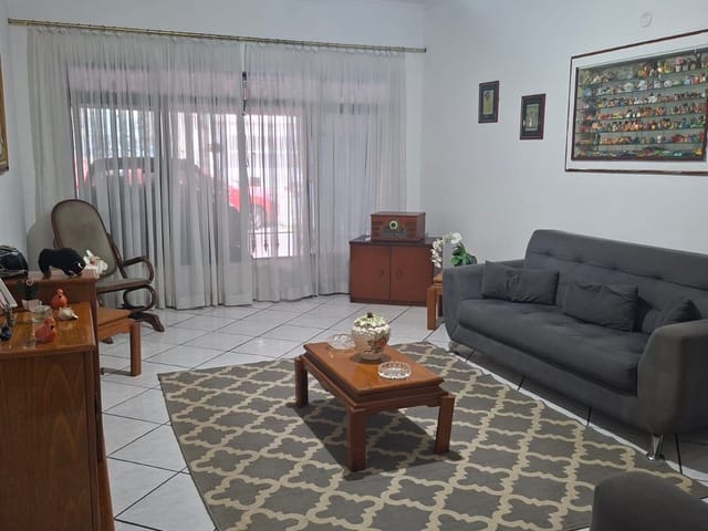Casa com 250m² 3 quartos e 1 banheiro, à venda, no bairro Quitauna em Osasco