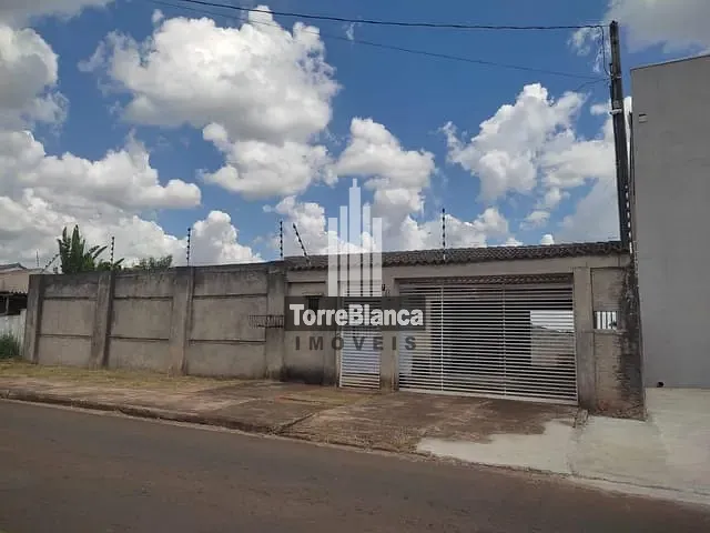 Casa com 462m² 2 quartos e 1 banheiro, à venda, no bairro Uvaranas em Ponta Grossa