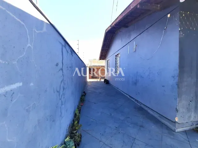 Casa com 300m² 3 quartos e 2 banheiros, à venda, no bairro C.R. Antares em Londrina