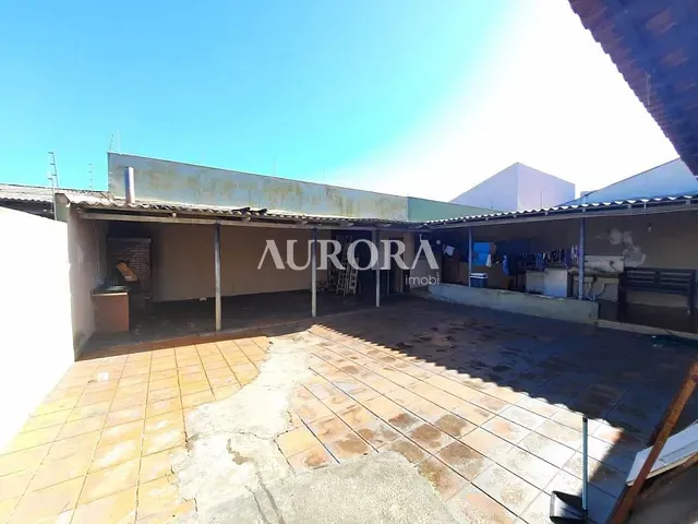 Casa com 300m² 3 quartos e 2 banheiros, à venda, no bairro C.R. Antares em Londrina