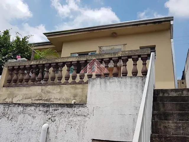 Casa com 300m² 3 quartos e 1 banheiro, à venda, no bairro Jardim Zaira em Mauá