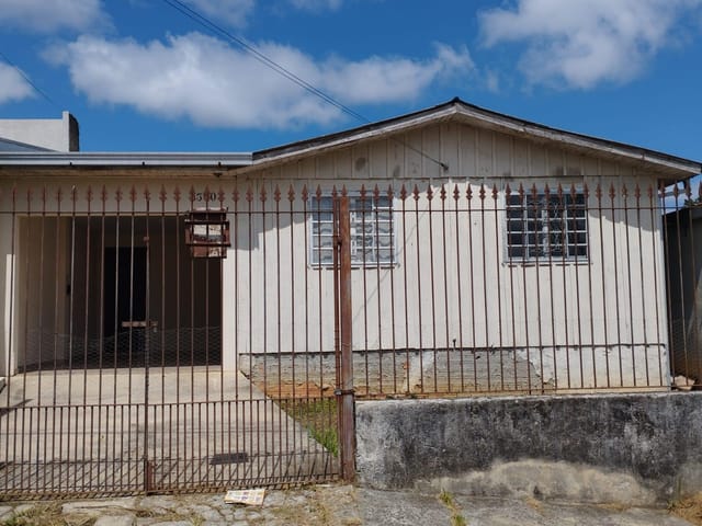 Casa à Venda, Mista, com 2 Quartos e Garagem