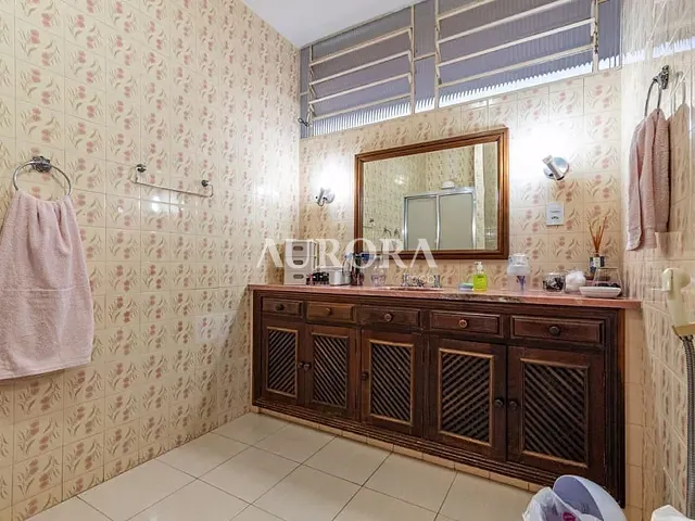Casa com 476m² 3 quartos e 4 banheiros, à venda, no bairro Canadá em Londrina