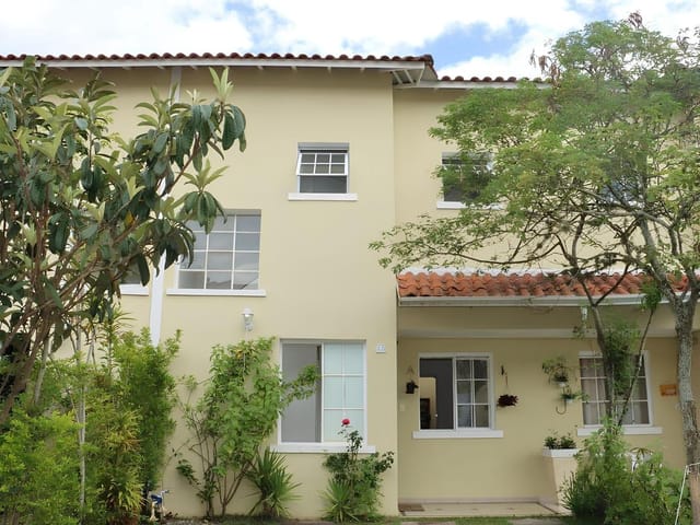 Casa 2 quartos e 2 banheiros, à venda, no bairro Jardim Torino em Cotia