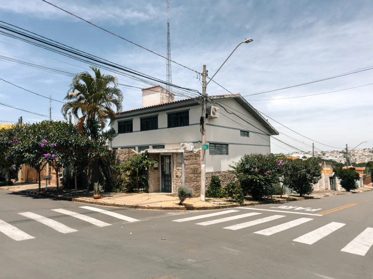 Casa para venda em Centro com 4 quartos, sendo 1 suíte, 275m²
