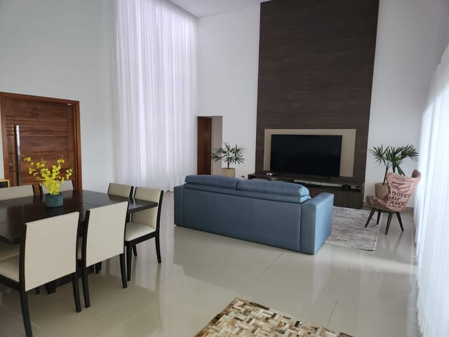 Casa 3 quartos e 4 banheiros, à venda, no bairro Condomínio Residencial Colinas do Paratehy em São José dos Campos