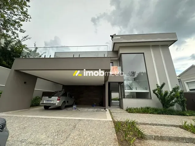 Casa com 780m² 4 quartos e 6 banheiros, à venda, no bairro Alphaville em Campinas