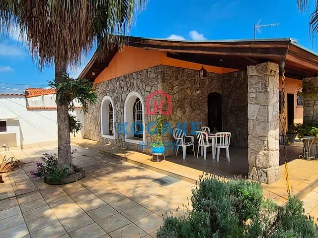 Casa com 500m² 3 quartos e 3 banheiros, à venda, no bairro Jardim das Indústrias em São José dos Campos