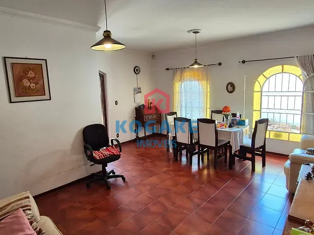 Casa com 500m² 3 quartos e 3 banheiros, à venda, no bairro Jardim das Indústrias em São José dos Campos