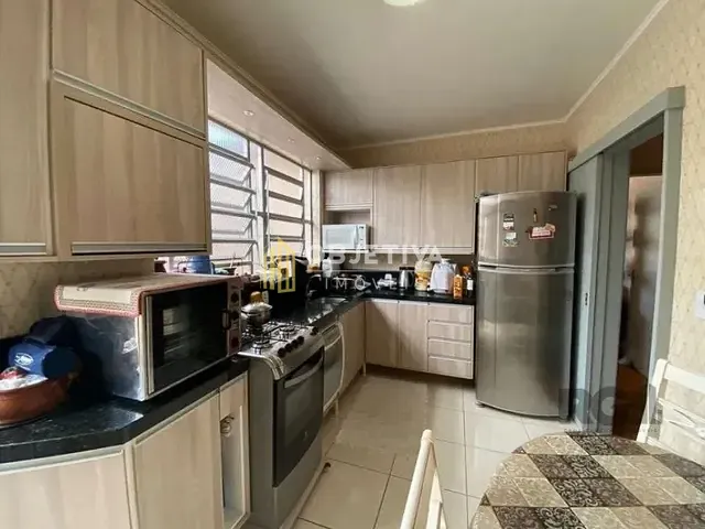 Casa 3 quartos e 3 banheiros, à venda, no bairro Vila Ipiranga em Porto Alegre