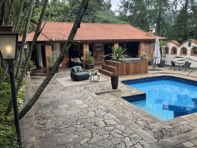 Casa com 2800m² 4 quartos e 5 banheiros, à venda, no bairro Condomínio Refúgio dos Pinheiros em Itapevi