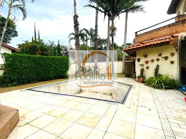 Casa com 612m² 4 quartos e 3 banheiros, à venda, no bairro Vila Petrópolis em Atibaia