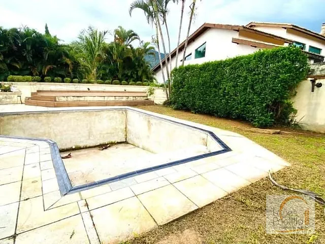 Casa com 612m² 4 quartos e 3 banheiros, à venda, no bairro Vila Petrópolis em Atibaia