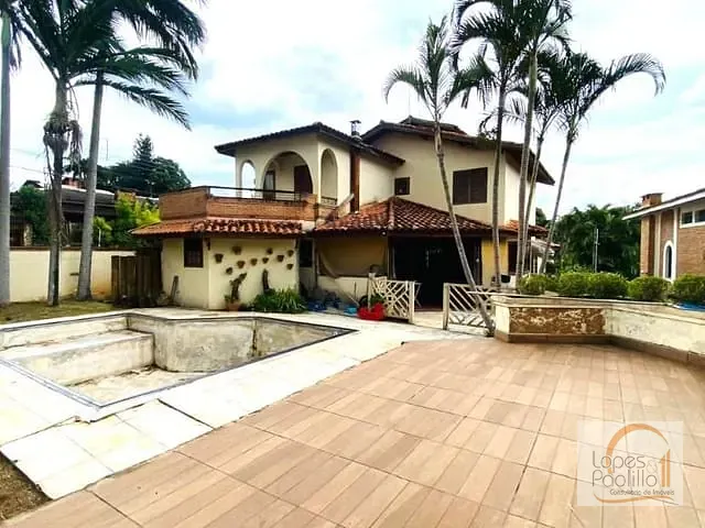 Casa com 612m² 4 quartos e 3 banheiros, à venda, no bairro Vila Petrópolis em Atibaia