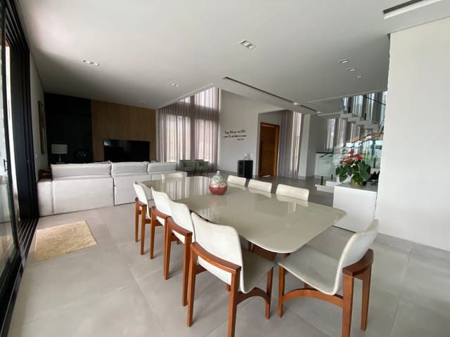Casa com 600m² 3 quartos e 5 banheiros, à venda, no bairro Condomínio Residencial Colinas do Paratehy em São José dos Campos
