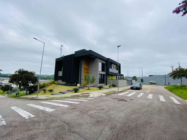 Casa com 600m² 3 quartos e 5 banheiros, à venda, no bairro Condomínio Residencial Colinas do Paratehy em São José dos Campos