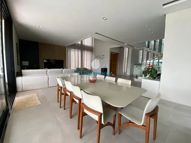 Casa com 600m² 3 quartos e 5 banheiros, à venda, no bairro Condomínio Residencial Colinas do Paratehy em São José dos Campos