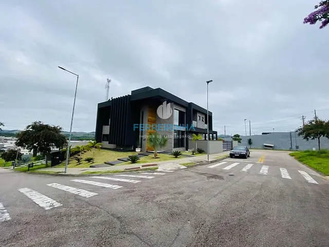 Casa com 600m² 3 quartos e 5 banheiros, à venda, no bairro Condomínio Residencial Colinas do Paratehy em São José dos Campos