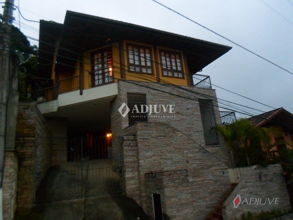 Casa à venda com 4 quartos, 300m² - Foto 2