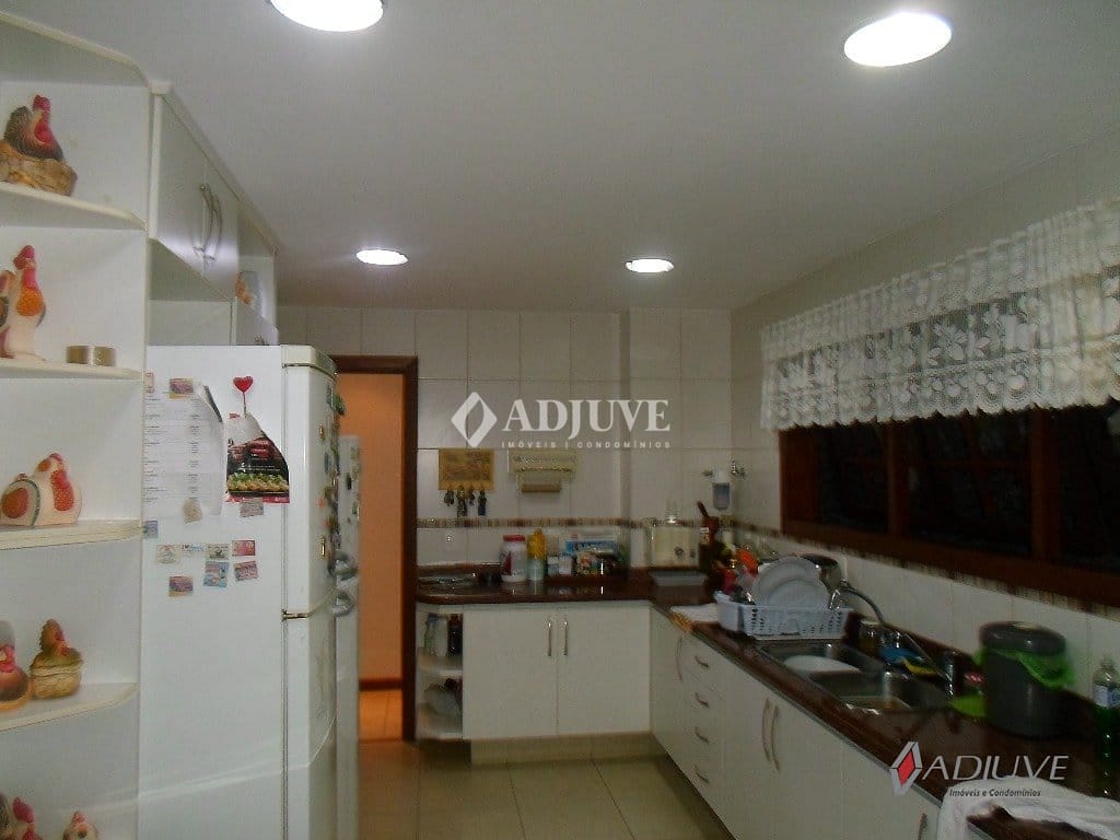 Casa à venda com 4 quartos, 300m² - Foto 21