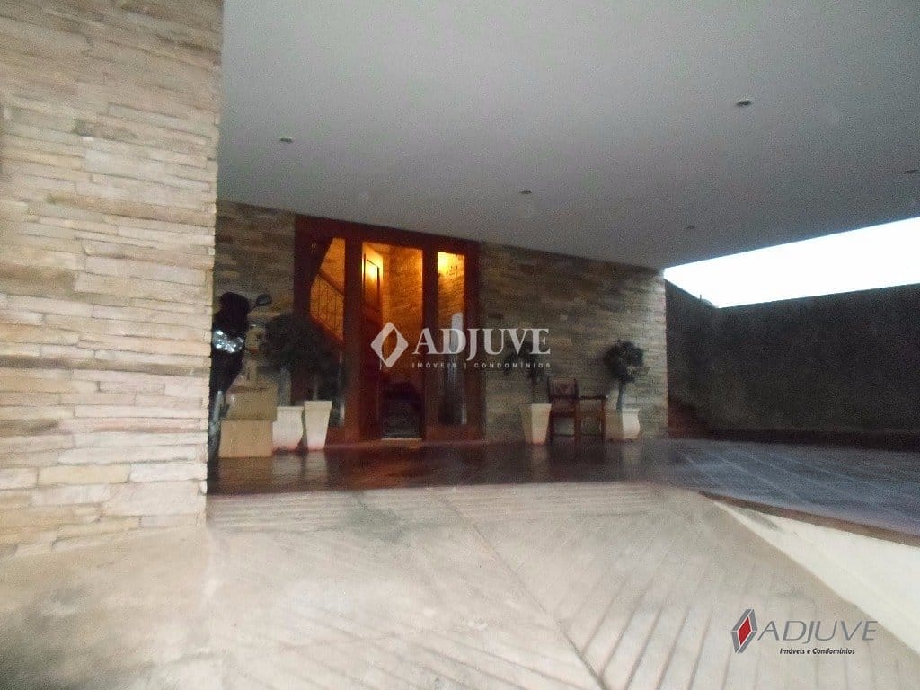 Casa à venda com 4 quartos, 300m² - Foto 4