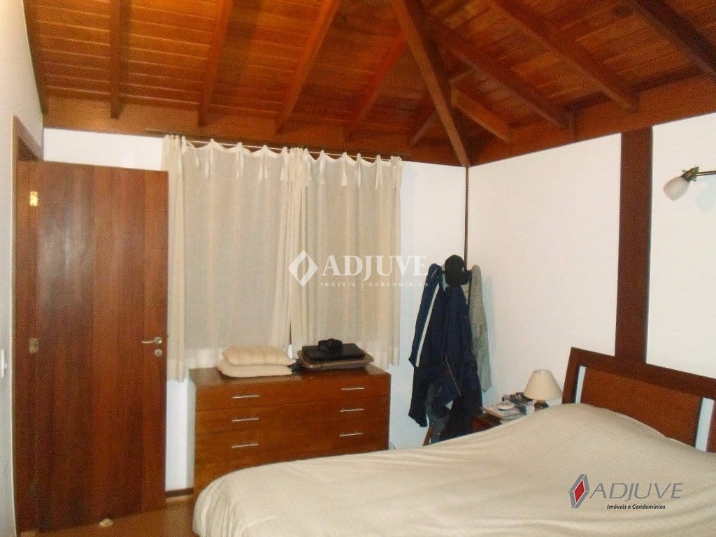 Casa à venda com 4 quartos, 300m² - Foto 8