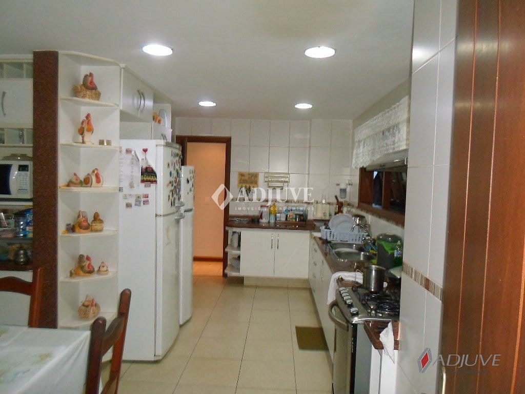 Casa à venda com 4 quartos, 300m² - Foto 26