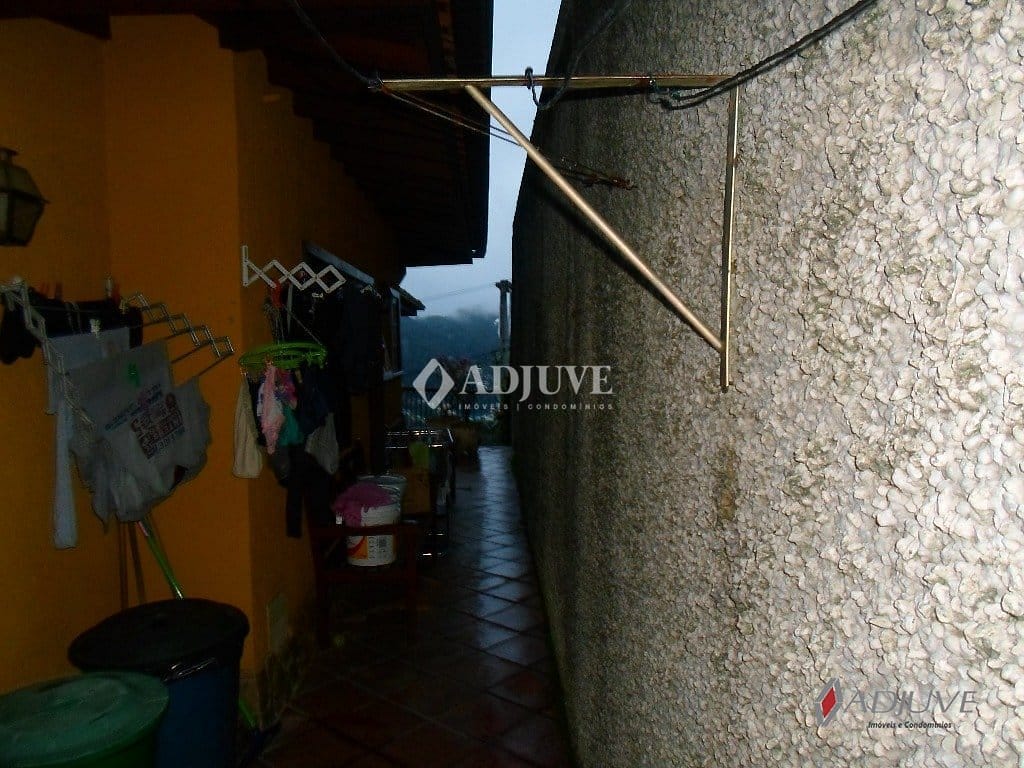Casa à venda com 4 quartos, 300m² - Foto 25