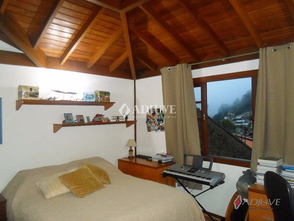 Casa à venda com 4 quartos, 300m² - Foto 17