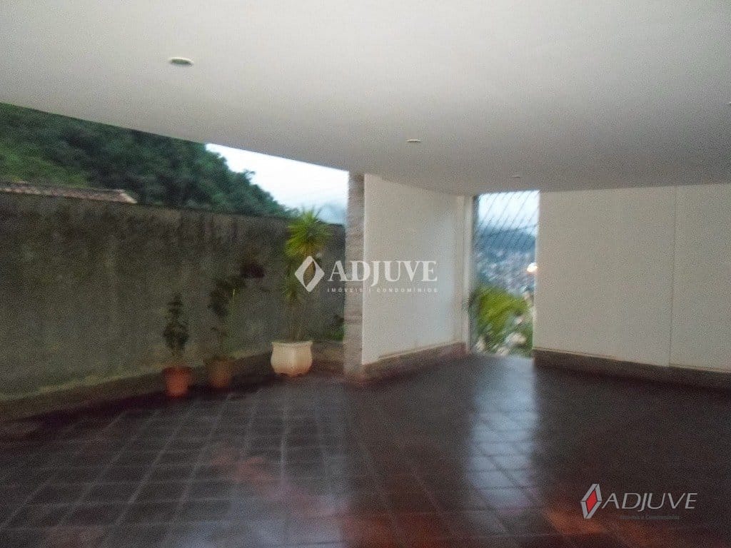 Casa à venda com 4 quartos, 300m² - Foto 3