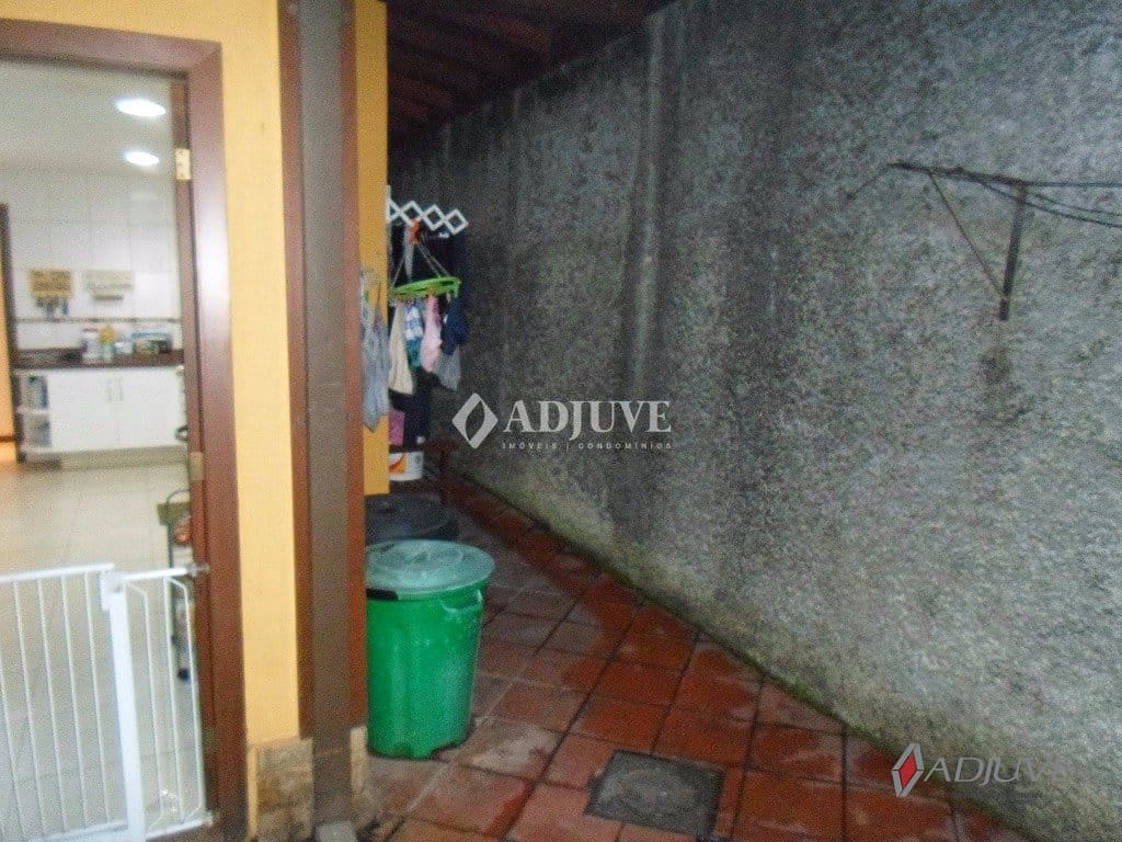 Casa à venda com 4 quartos, 300m² - Foto 24