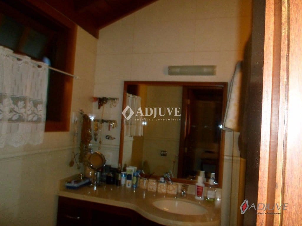 Casa à venda com 4 quartos, 300m² - Foto 46