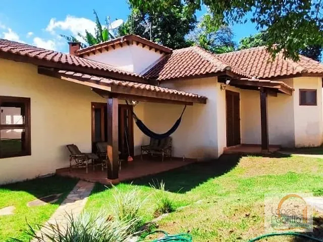 Casa com 600m² 2 quartos e 2 banheiros, à venda, no bairro Caetetuba em Atibaia