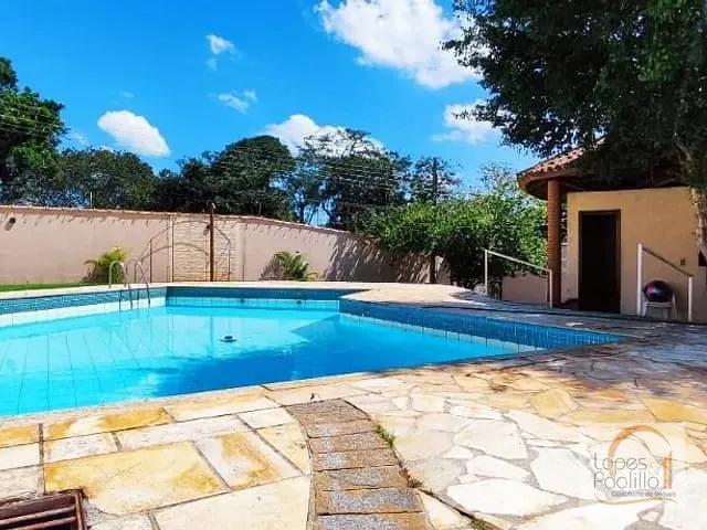 Casa com 600m² 2 quartos e 2 banheiros, à venda, no bairro Caetetuba em Atibaia