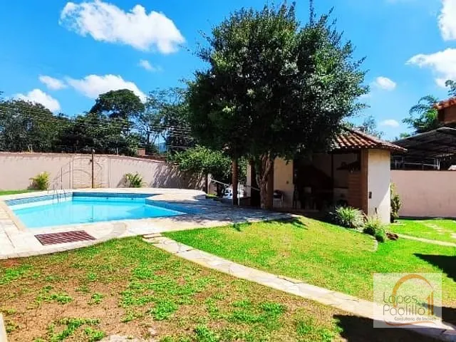 Casa com 600m² 2 quartos e 2 banheiros, à venda, no bairro Caetetuba em Atibaia