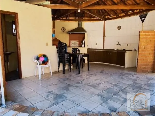 Casa com 600m² 2 quartos e 2 banheiros, à venda, no bairro Caetetuba em Atibaia