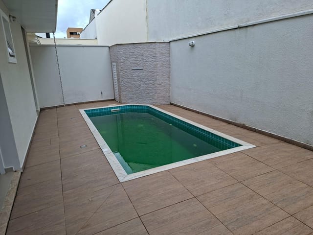 Casa 4 quartos e 3 banheiros, para alugar, no bairro Urbanova VII em São José dos Campos