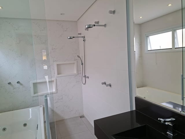 Casa 4 quartos e 3 banheiros, para alugar, no bairro Urbanova VII em São José dos Campos