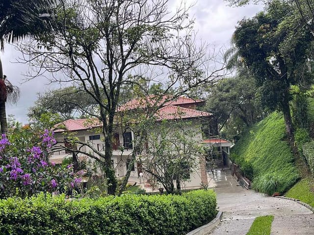 Casa 4 quartos e 2 banheiros, à venda, no bairro Bosque dos Eucaliptos em São José dos Campos