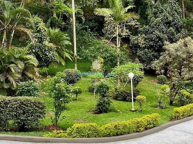 Casa 4 quartos e 2 banheiros, à venda, no bairro Bosque dos Eucaliptos em São José dos Campos