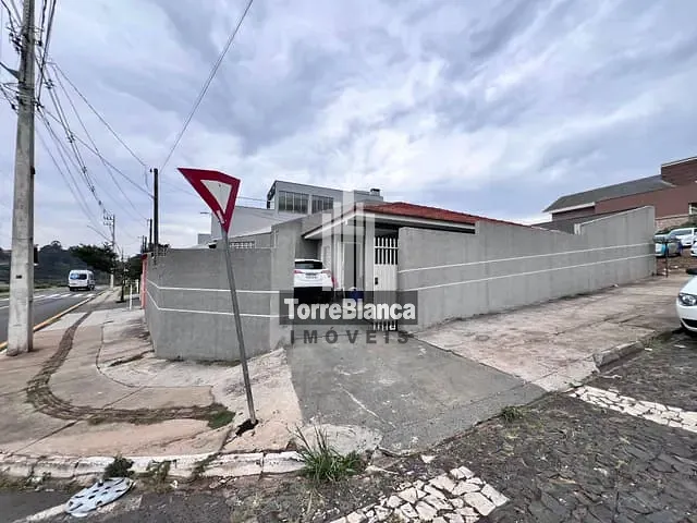Casa com 105m², para alugar, no bairro Oficinas em Ponta Grossa