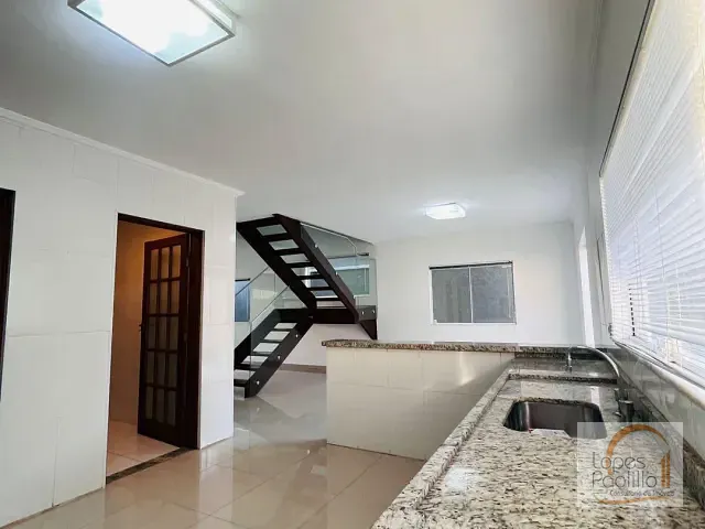 Casa com 360m² 3 quartos e 3 banheiros, para alugar, no bairro Nova Gardênia em Atibaia