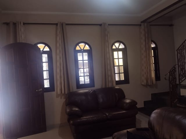 Casa 3 quartos e 2 banheiros, à venda, no bairro Parque Santa Teresa em Carapicuíba