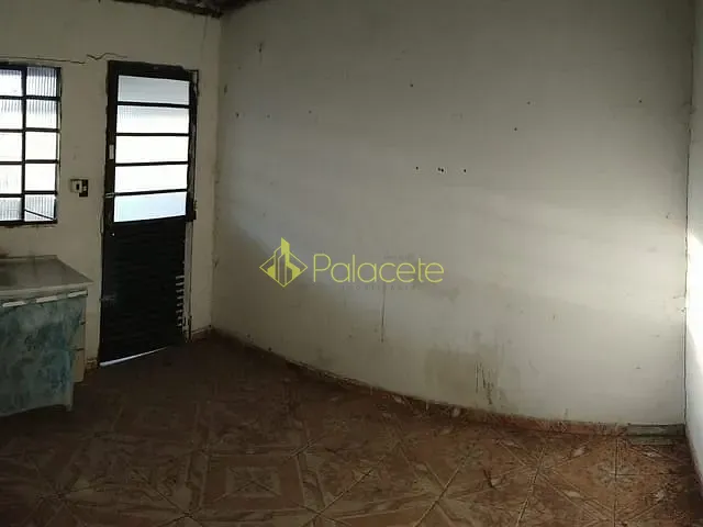 Casa com 255m², à venda, no bairro Conjunto Habitacional Terra dos Ipês II (Fase I) em Pindamonhangaba