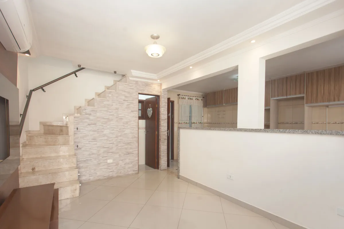 Casa em condomínio para venda com 2 quartos, sendo 2 suítes, 121m²