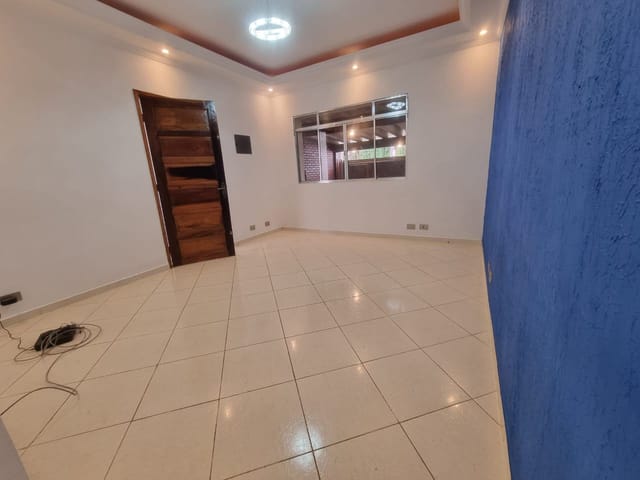 Casa com 220m² 2 quartos e 2 banheiros, à venda, no bairro Santo Antônio em Osasco
